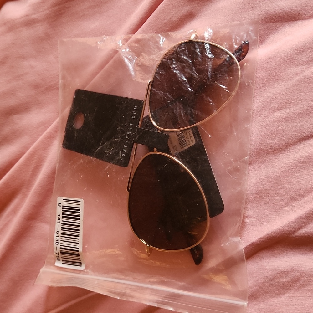 Forever 21 Accessories - Picture 7 of 7